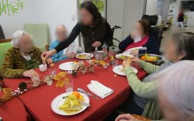 Convivialité à table 🍽️🌸